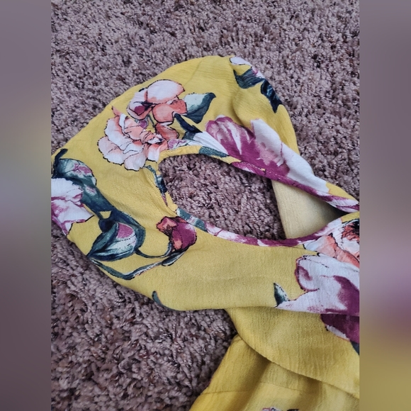 Floral cold shoulder top - Picture 4 of 8